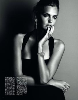 13950814_Gertrud-Hegelund-Vogue-Japan-December-2012-003.jpg